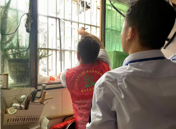 实盘配资平台 钟村街“破窗行动”成效显著，3170套出租屋完成逃生口改造